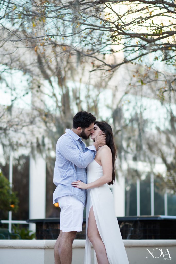 Couple candidly kissing in Downtown Orlando for their engagement photos